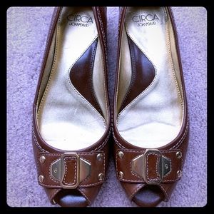 CIRCA Joan & David peep toe shoes size 7.5 M